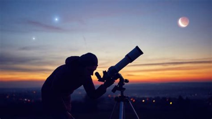 Can telescopes see flag moon?