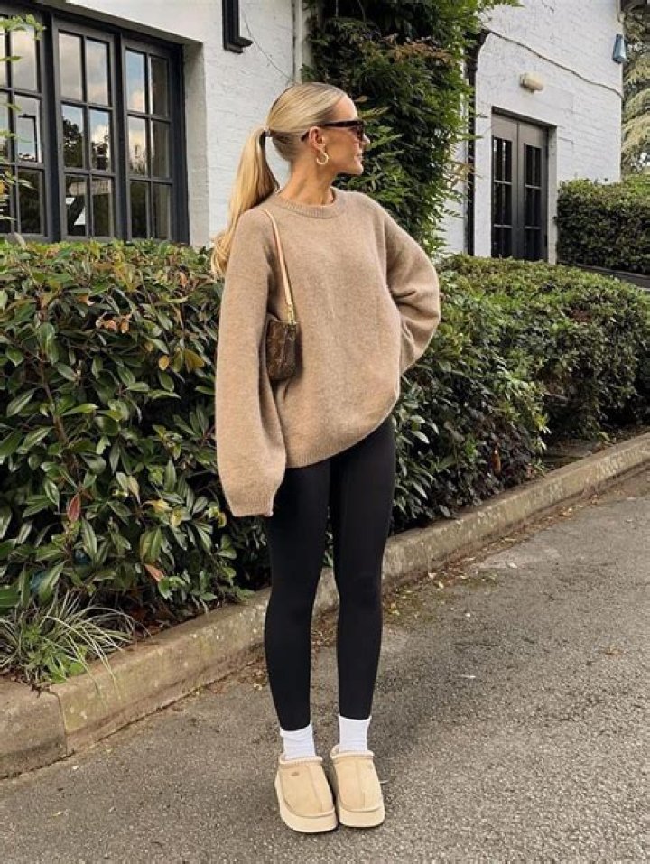 Can you wear leggings as a Starbucks employee?
