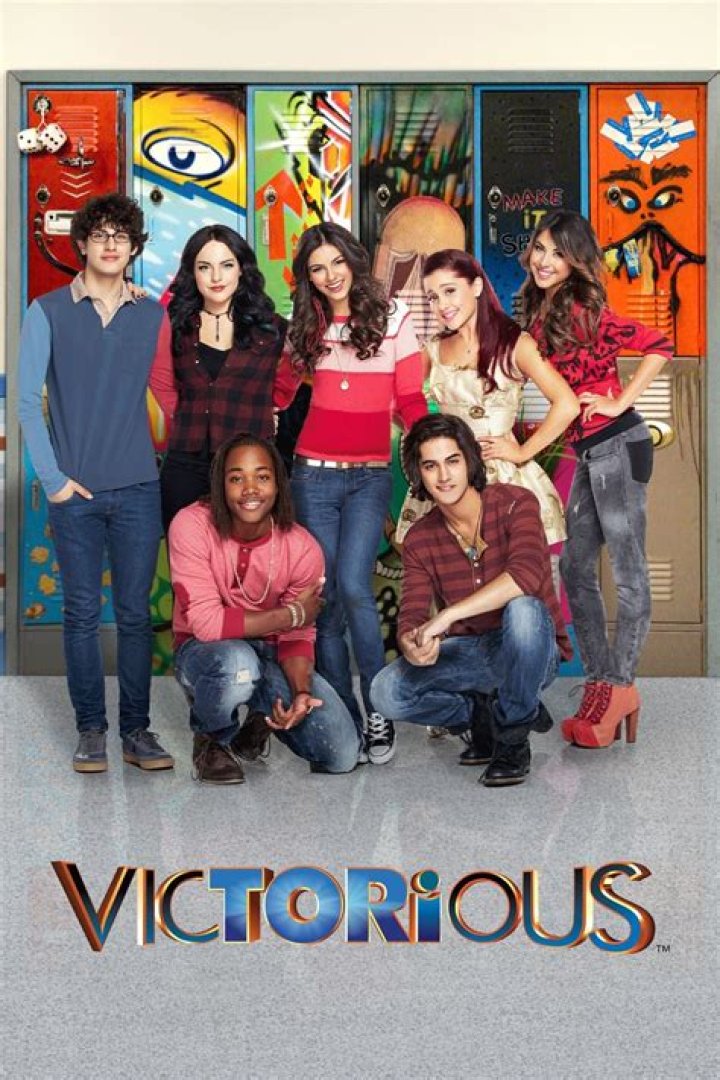 Did Elizabeth Gillies date Avan?
