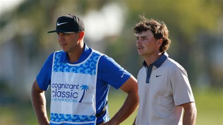 Does it cost to play in the Masters?