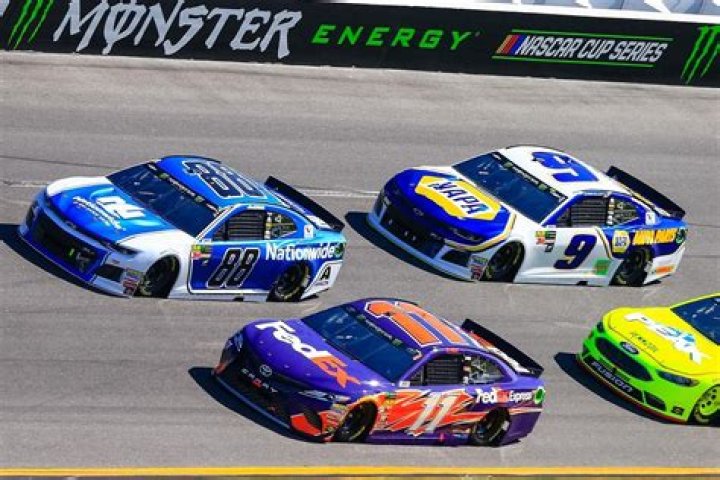How fast do NASCAR cars go 0 60?