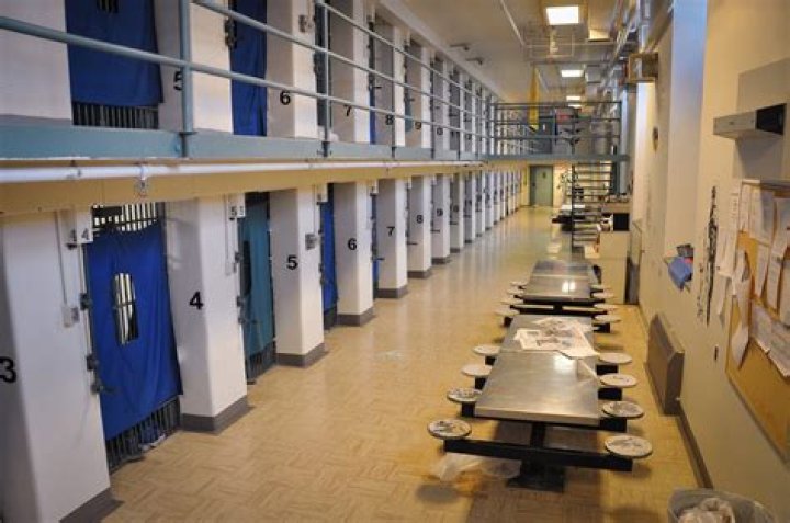 How much does it cost to keep a prisoner in jail in Canada?