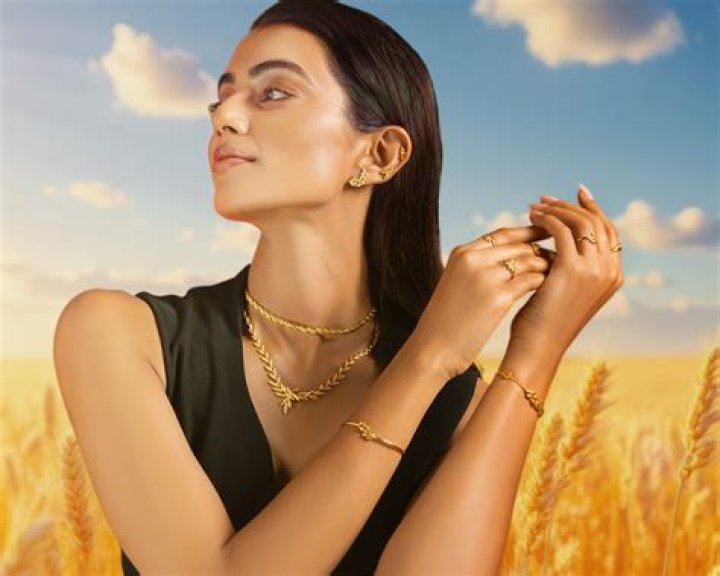Is jewellery allowed in flight?