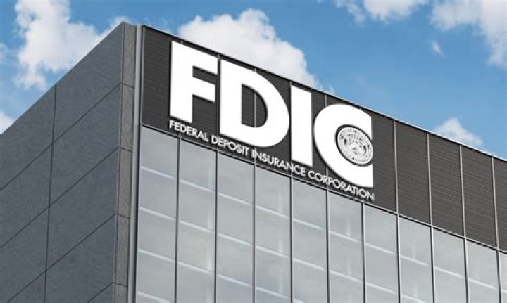 Who runs the FDIC?